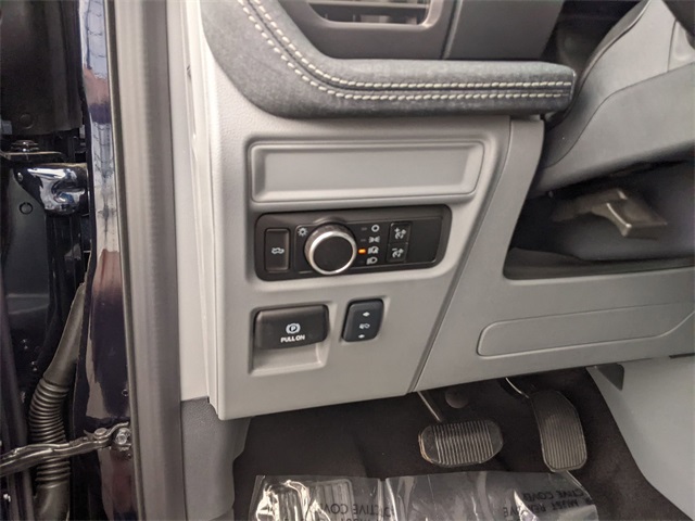2025 Ford F-150 Lightning photo 16