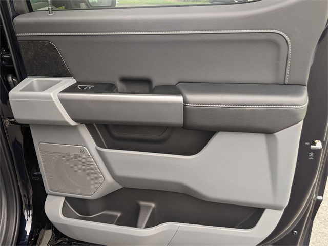 2025 Ford F-150 Lightning photo 30