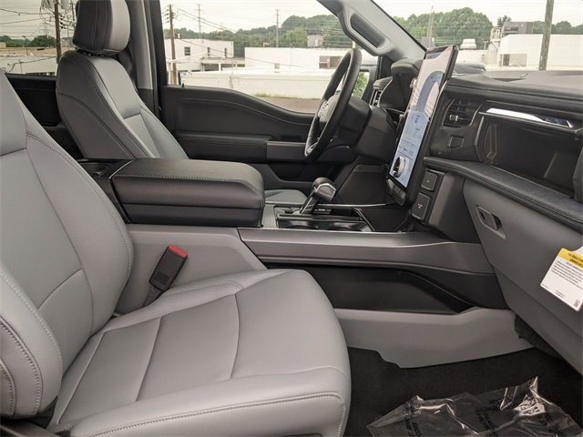 2025 Ford F-150 Lightning photo 35