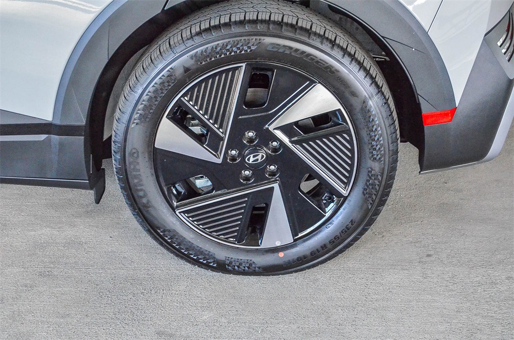 2026 Hyundai Ioniq 5 SE photo 4