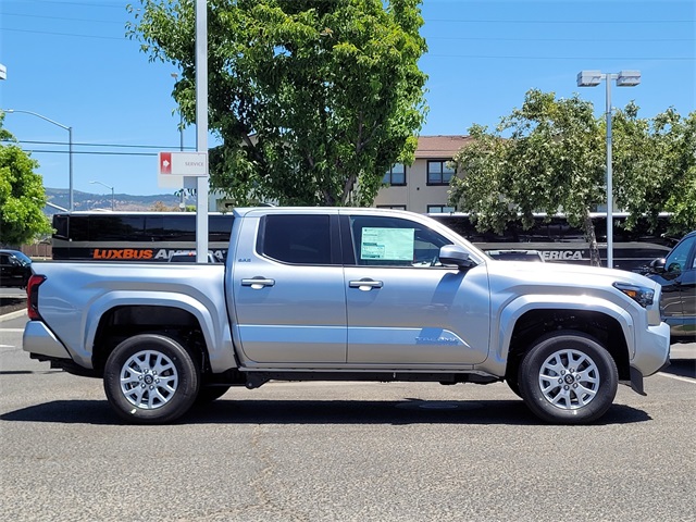 2025 Toyota Tacoma SR5 Double Cab photo 4