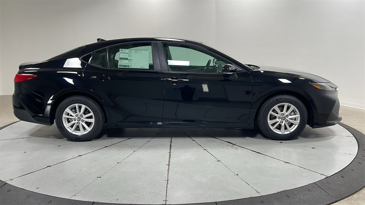 2026 Toyota Camry LE photo 5