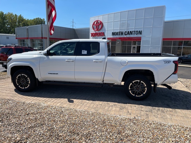 2025 Toyota Tacoma TRD Sport Double Cab photo 2