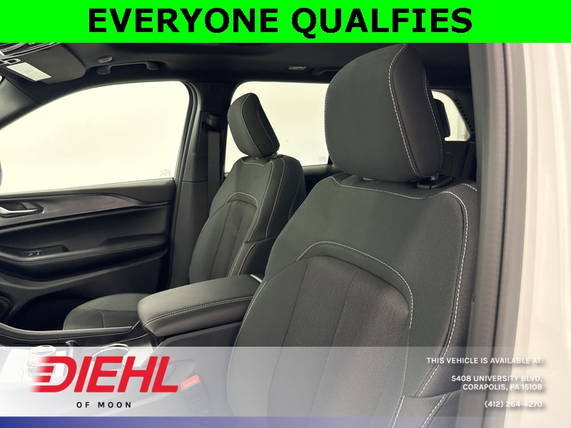 2025 Jeep Grand Cherokee Laredo X photo 10