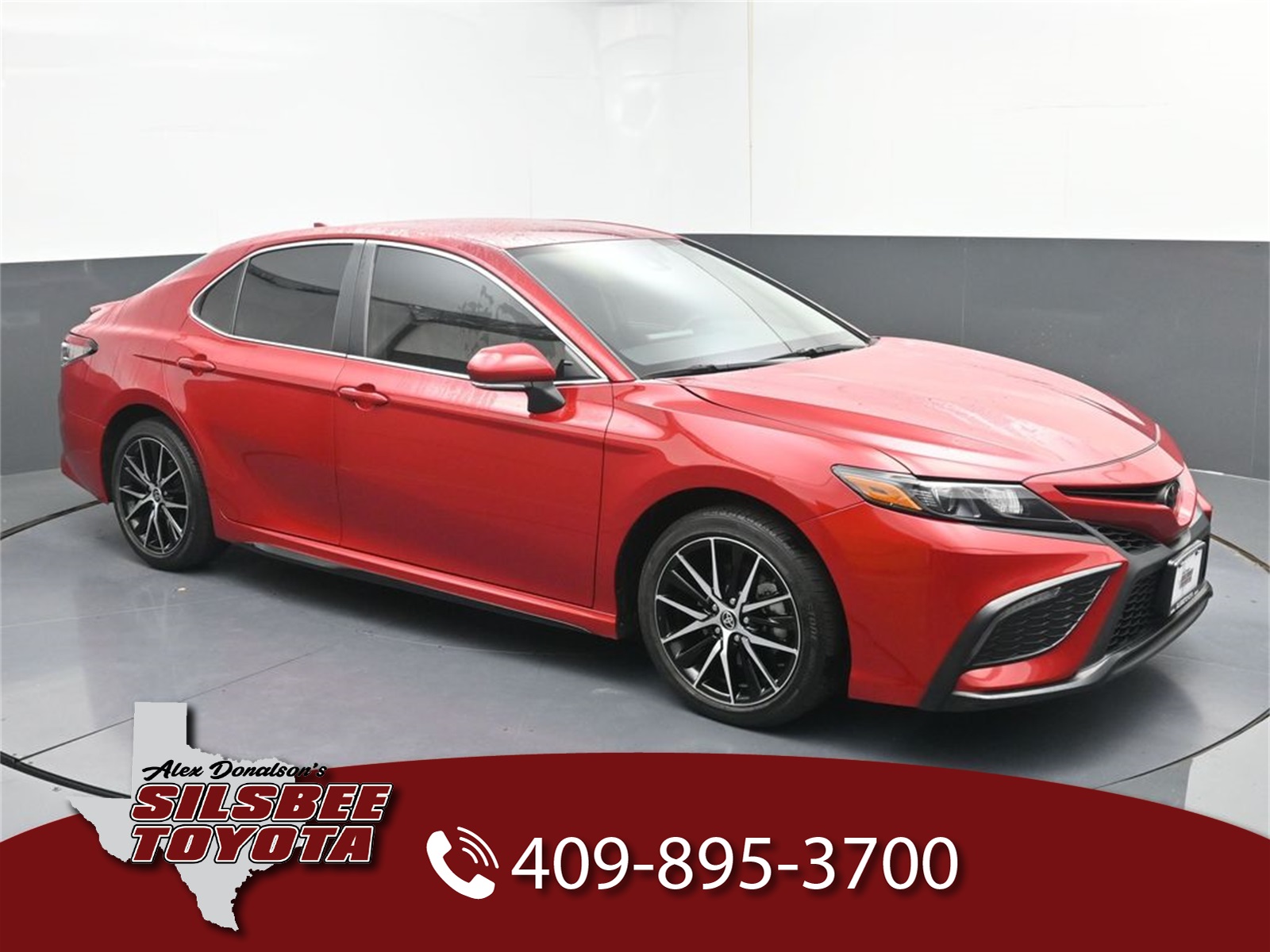 2024 Toyota Camry SE's photo