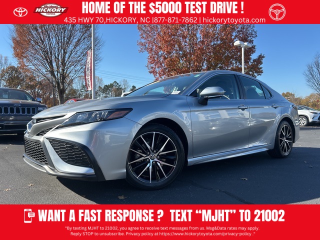 2024 Toyota Camry SE's photo