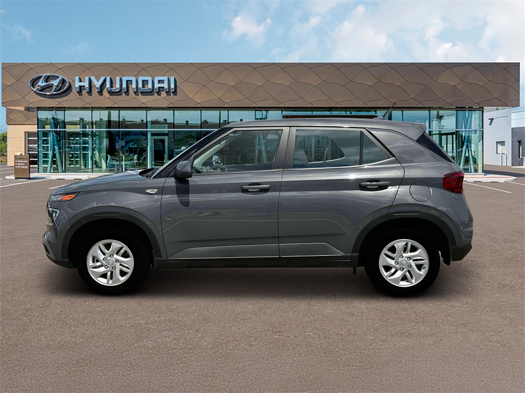 2025 Hyundai Venue SE photo 3