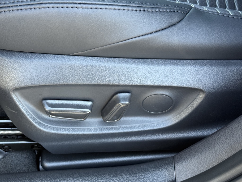2025 Toyota Corolla XSE photo 17