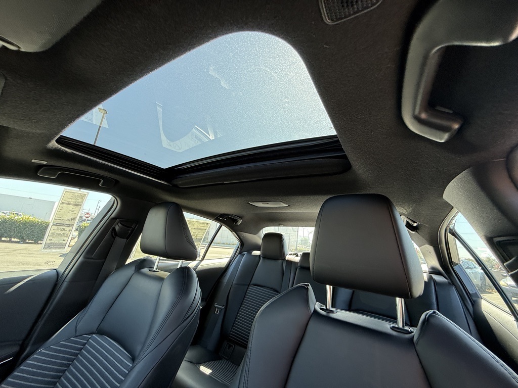 2025 Toyota Corolla XSE photo 18