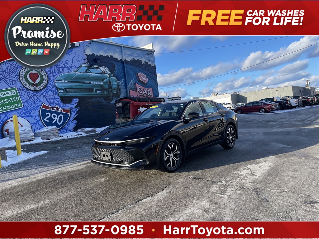 2023 Toyota Crown XLE's photo