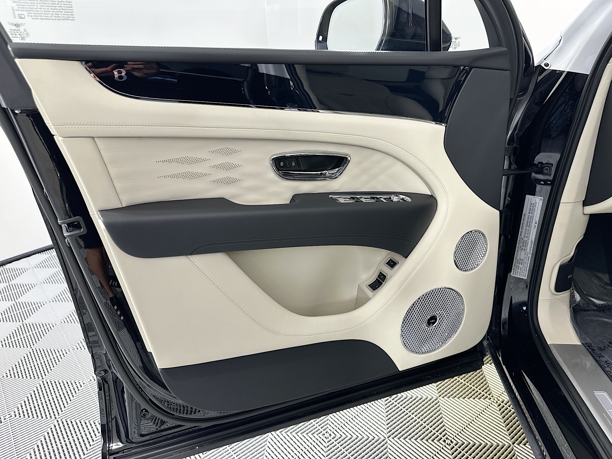 new 2025 Bentley Bentayga EWB car