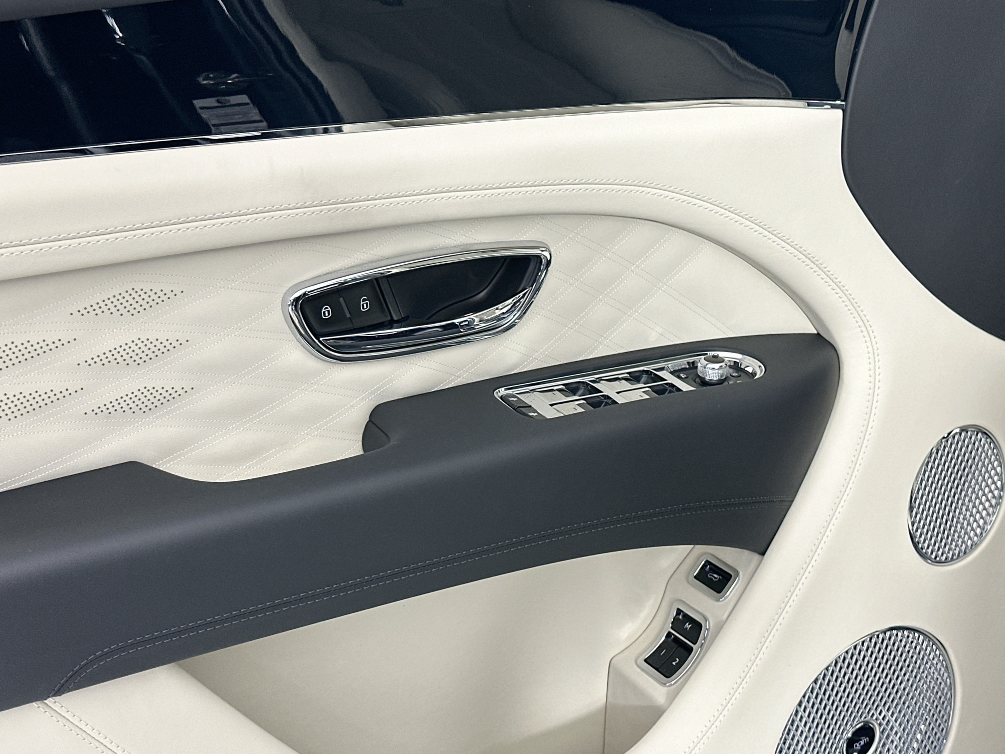 new 2025 Bentley Bentayga EWB car