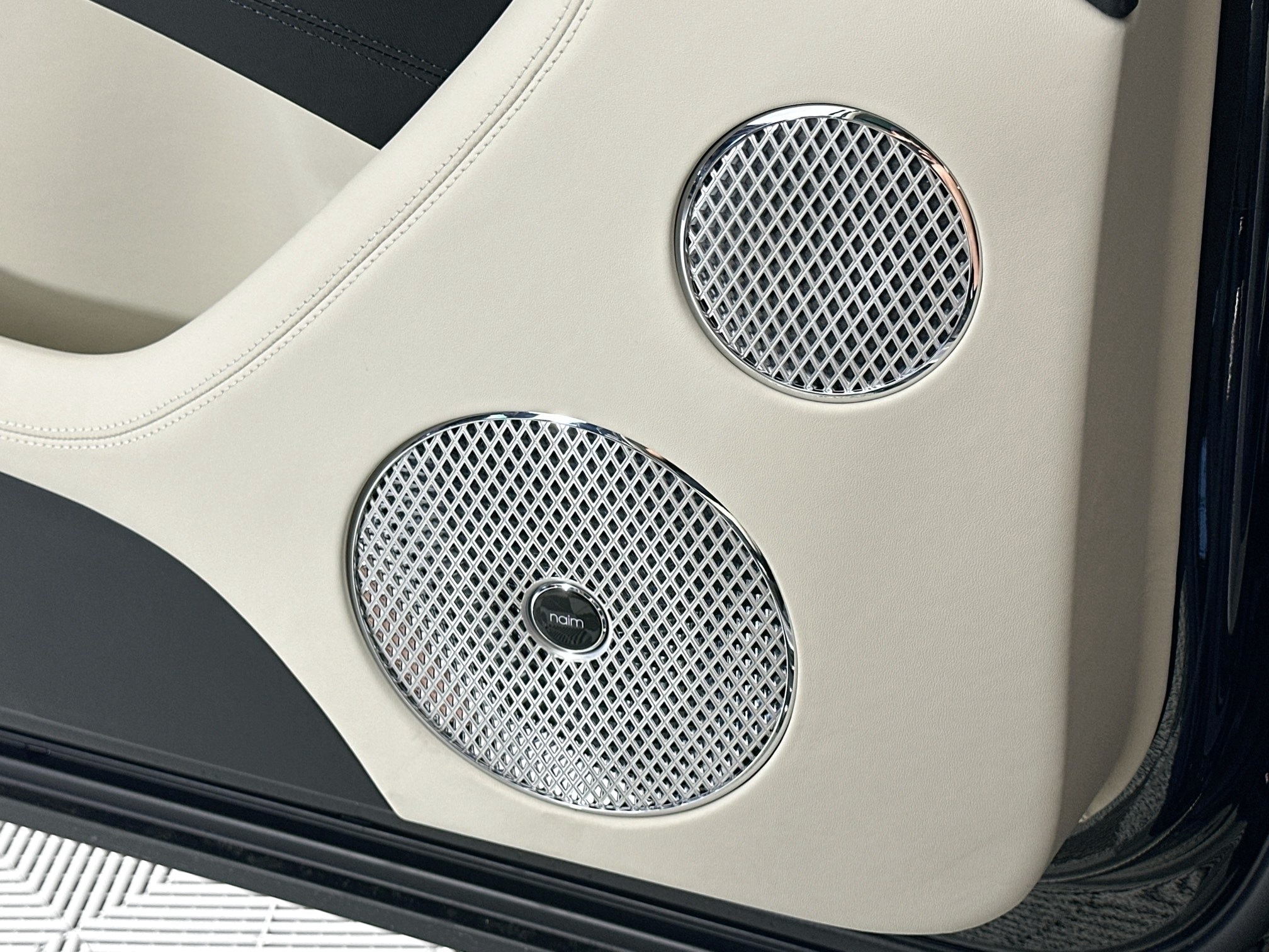 new 2025 Bentley Bentayga EWB car