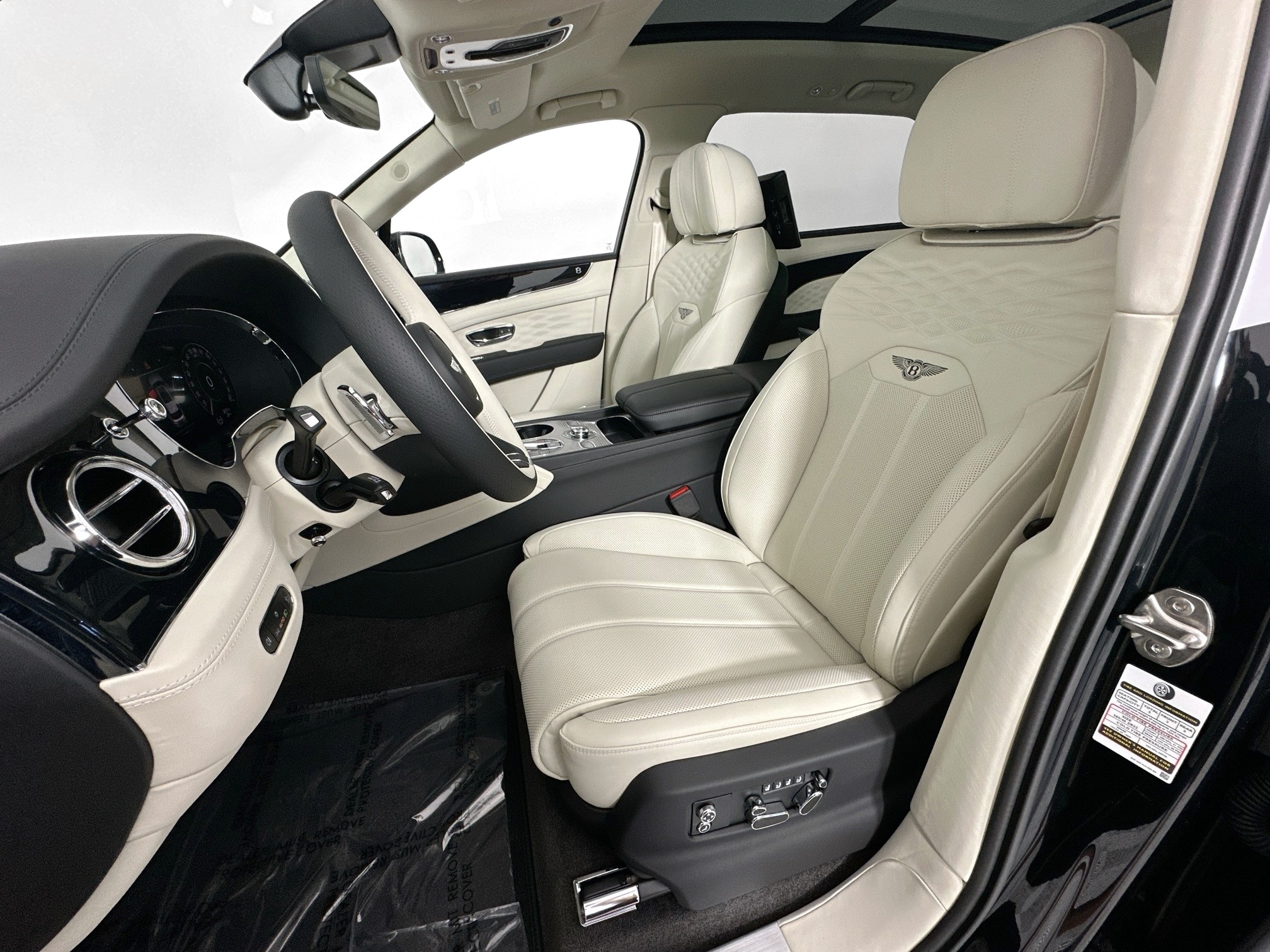 new 2025 Bentley Bentayga EWB car