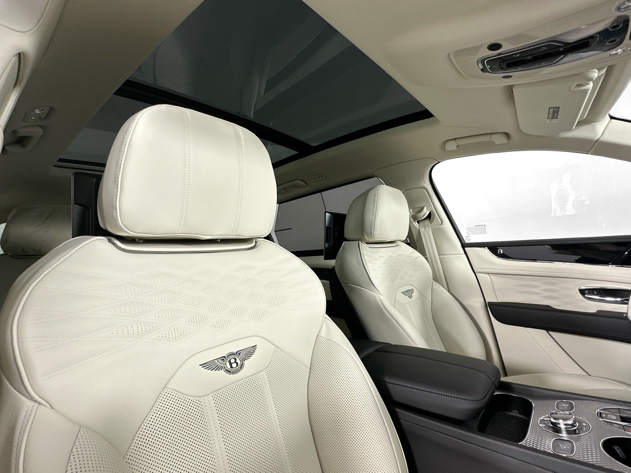 new 2025 Bentley Bentayga EWB car