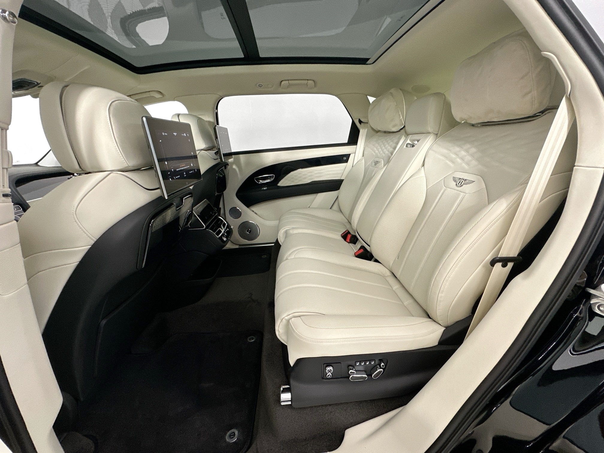 new 2025 Bentley Bentayga EWB car