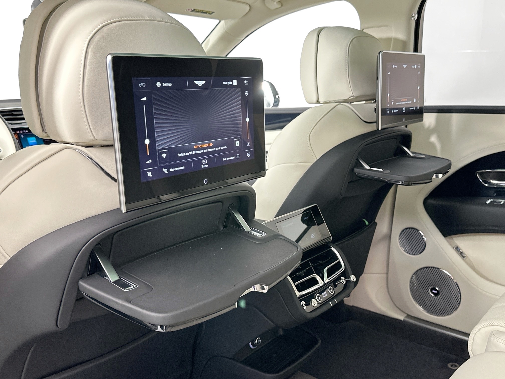 new 2025 Bentley Bentayga EWB car