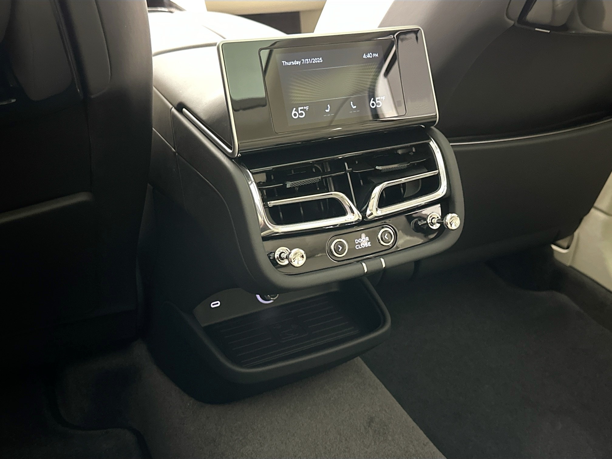 new 2025 Bentley Bentayga EWB car