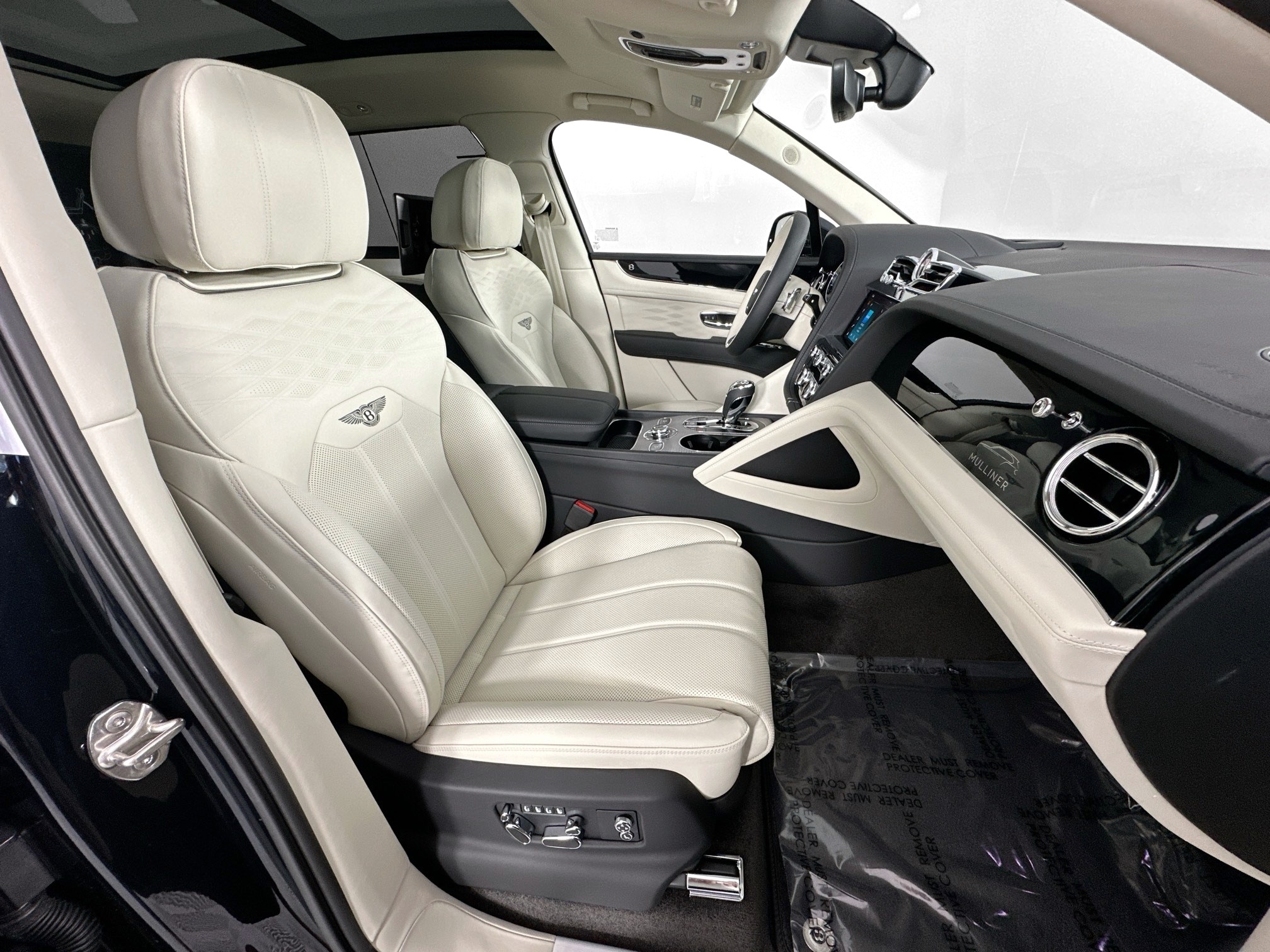 new 2025 Bentley Bentayga EWB car