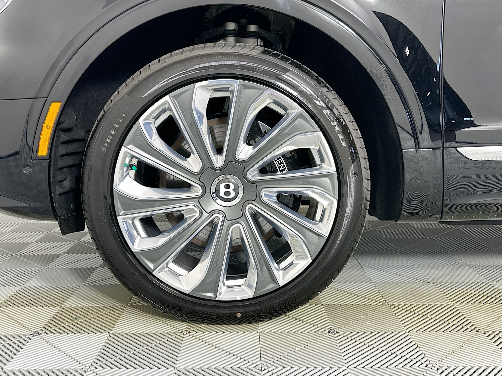 new 2025 Bentley Bentayga EWB car