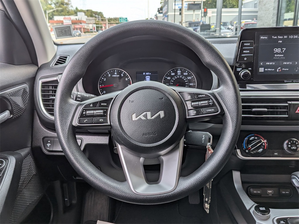 2023 Kia Seltos LX photo 10