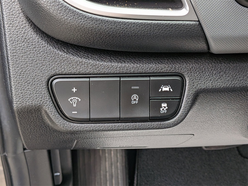 2023 Kia Seltos LX photo 11