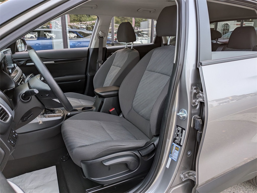 2023 Kia Seltos LX photo 16