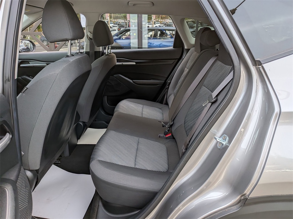 2023 Kia Seltos LX photo 17