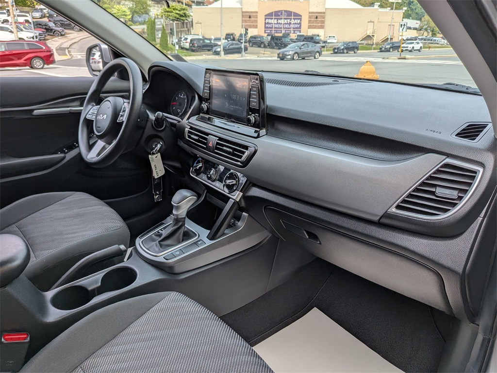 2023 Kia Seltos LX photo 19