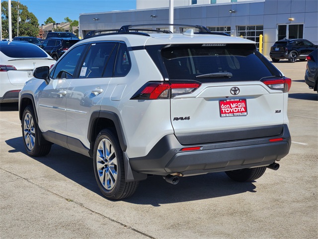 2025 Toyota RAV4 XLE Premium photo 4