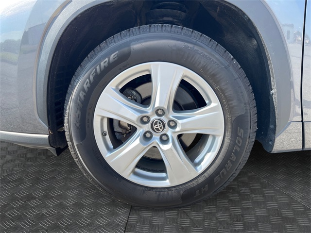 2023 Toyota Highlander L photo 13