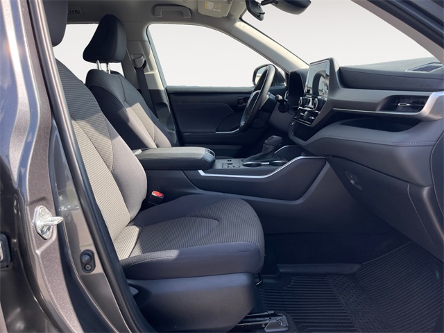 2023 Toyota Highlander L photo 14