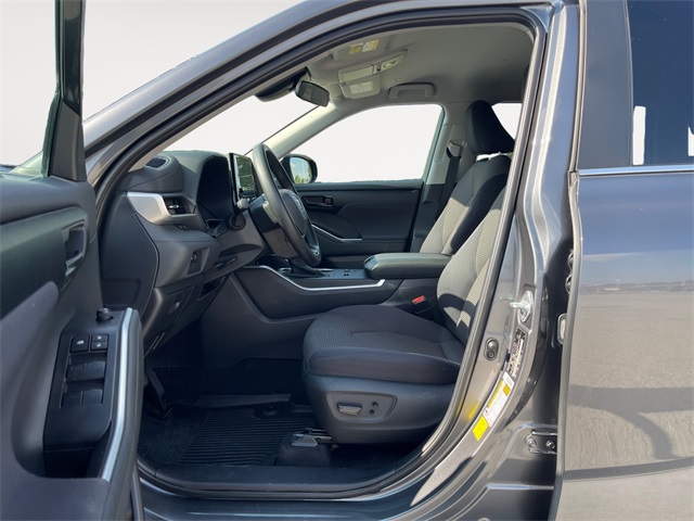 2023 Toyota Highlander L photo 8