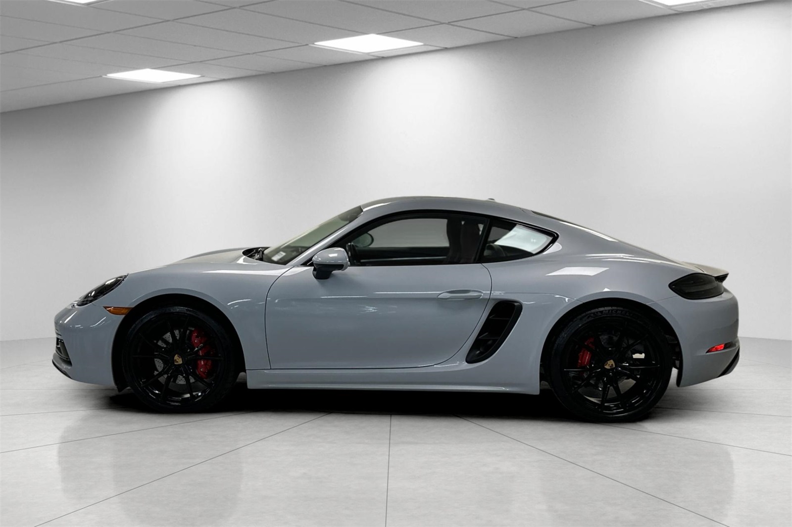 2025 Porsche Cayman S photo 2