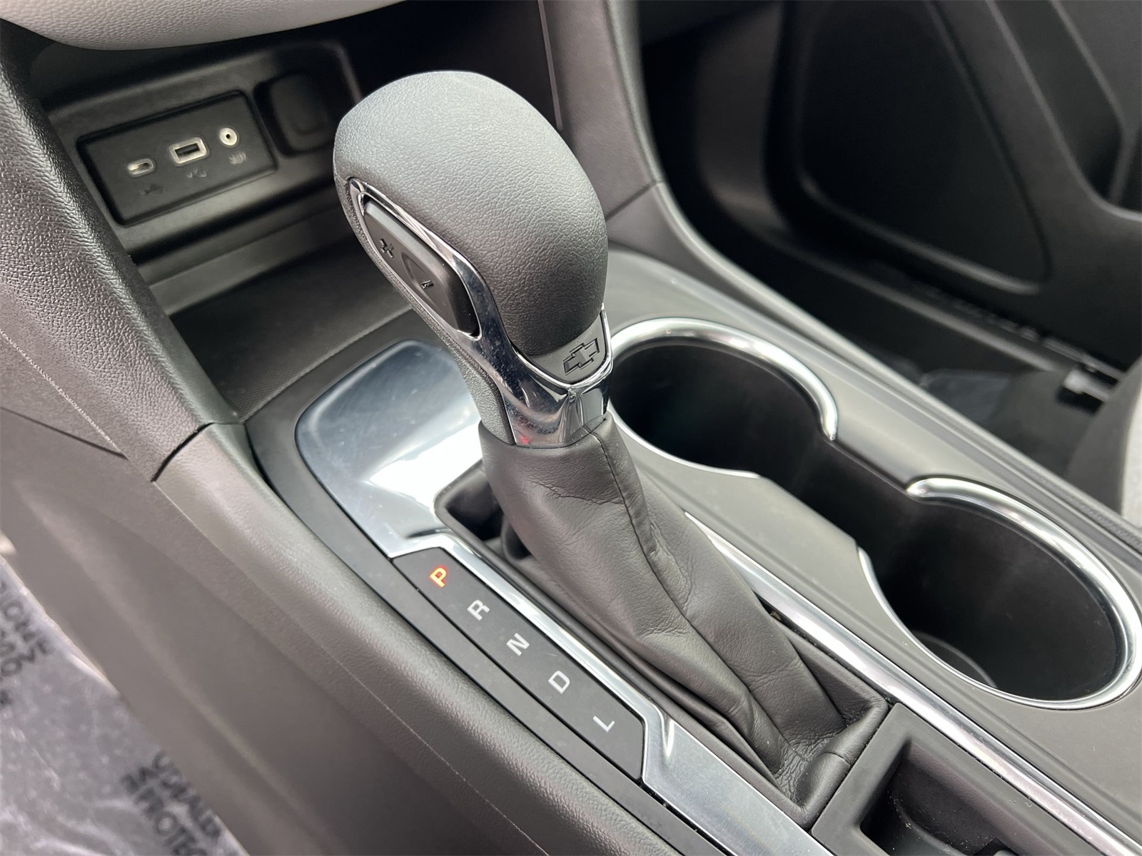 used 2024 Chevrolet Equinox car, priced at $22,991