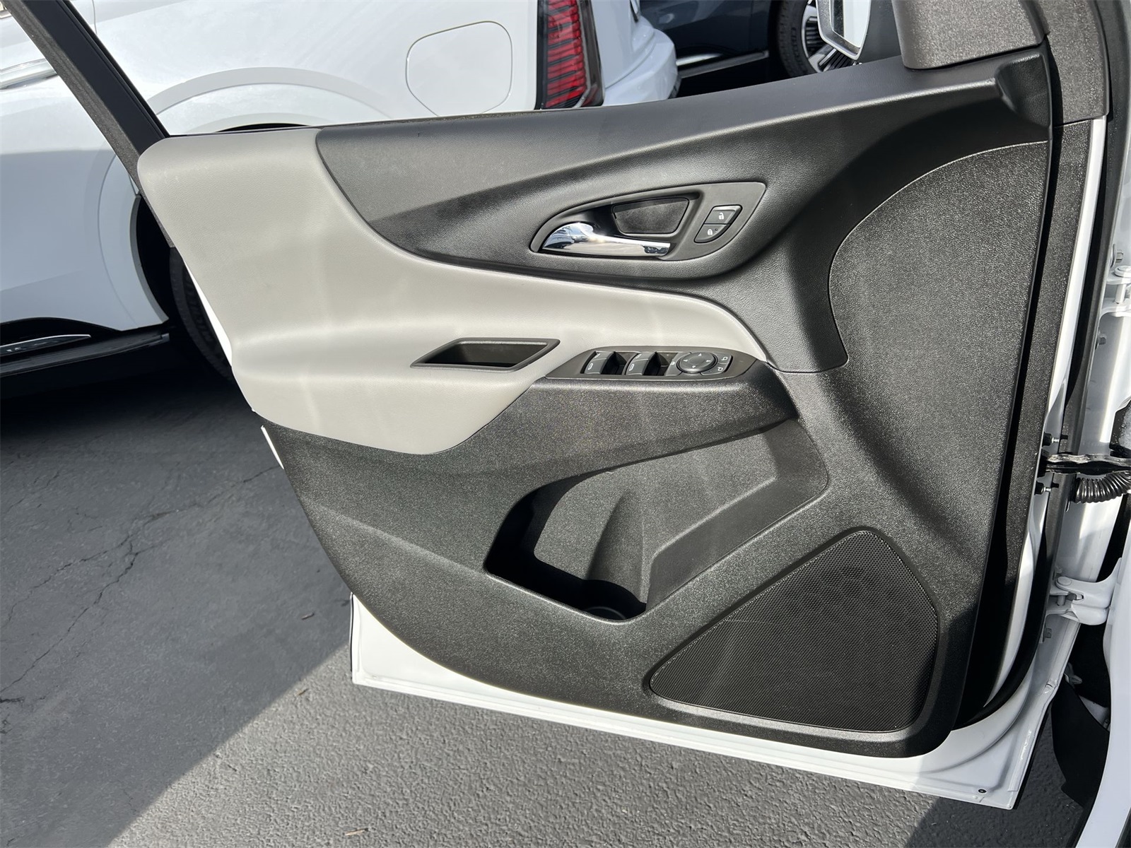 used 2024 Chevrolet Equinox car, priced at $22,991