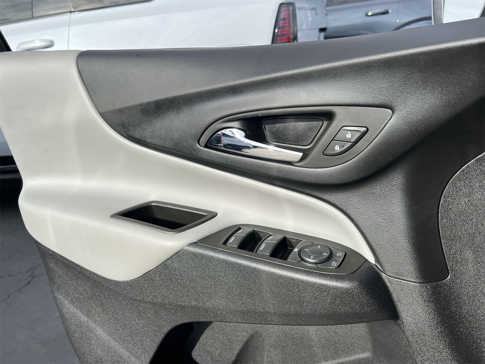 used 2024 Chevrolet Equinox car, priced at $22,991