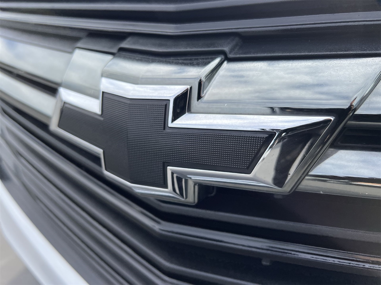 used 2024 Chevrolet Equinox car, priced at $22,991