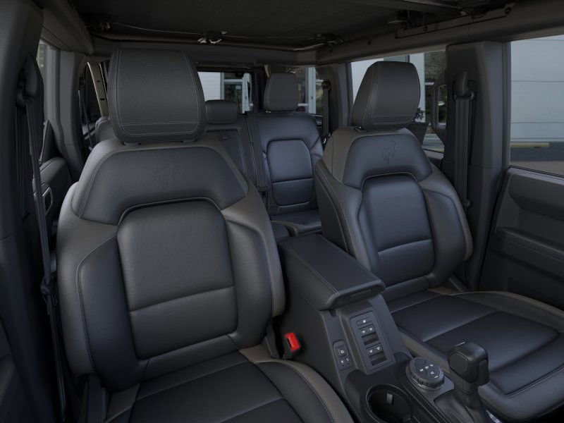 2025 Ford Bronco Outer Banks photo 9