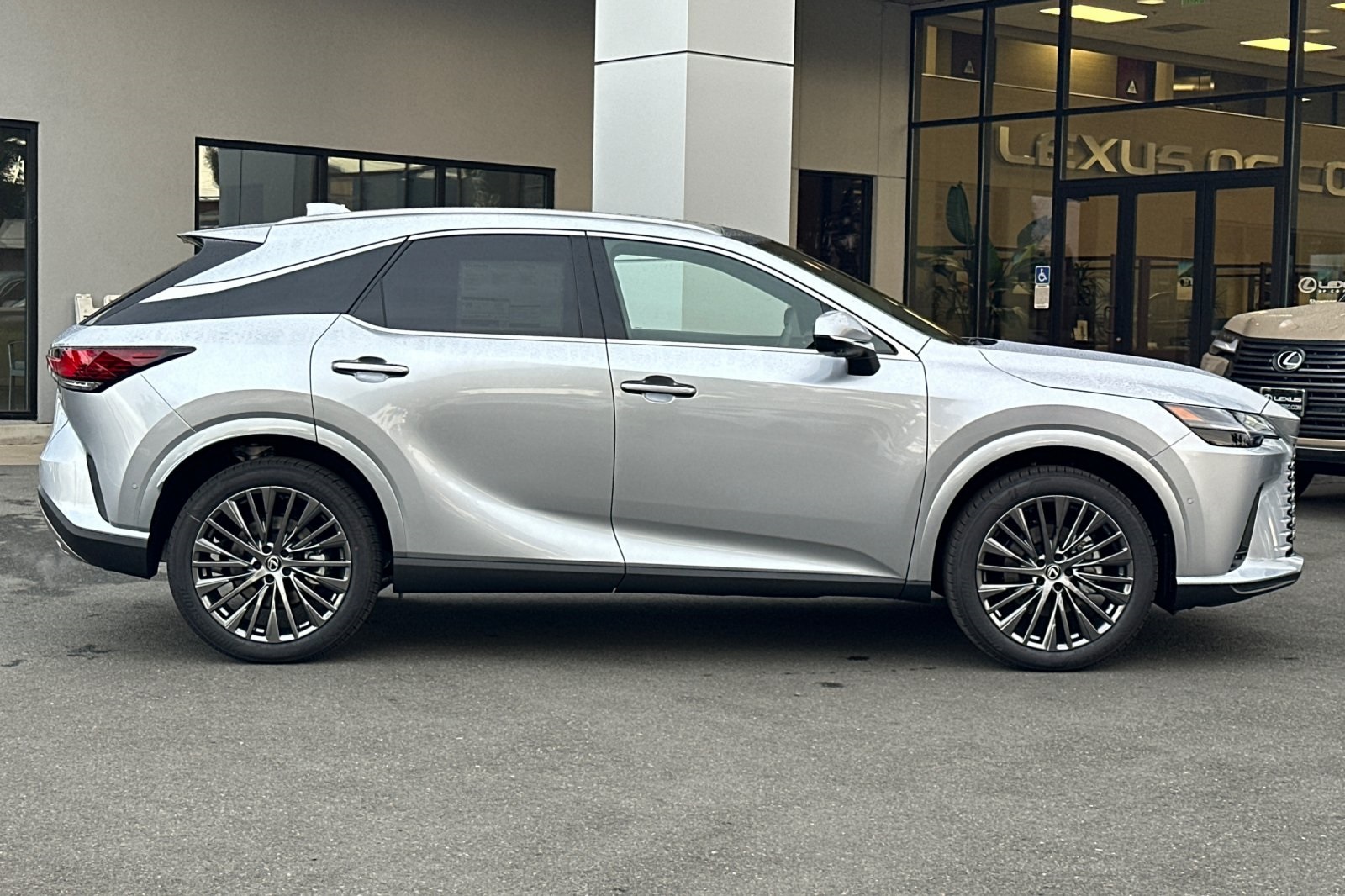 2025 Lexus RX 350h Luxury AWD photo 3