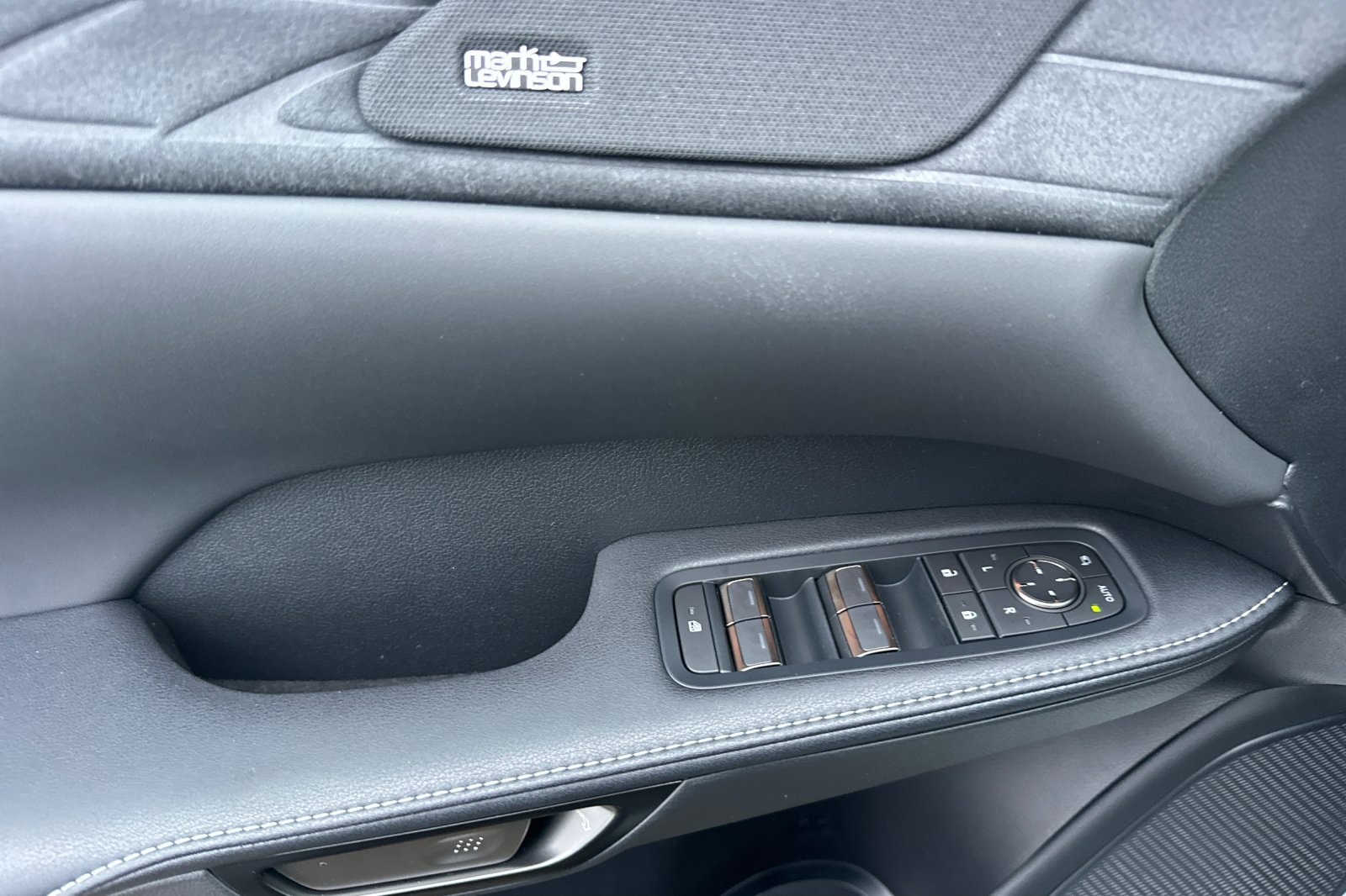 2025 Lexus RX 350h Luxury AWD photo 8