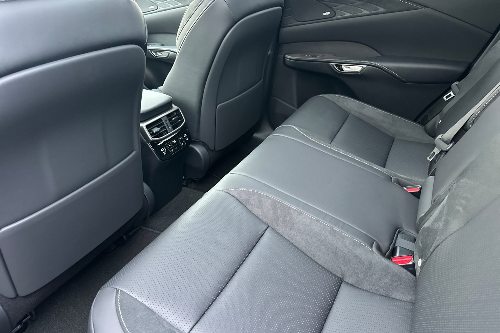 2025 Lexus RX 350h Luxury AWD photo 9