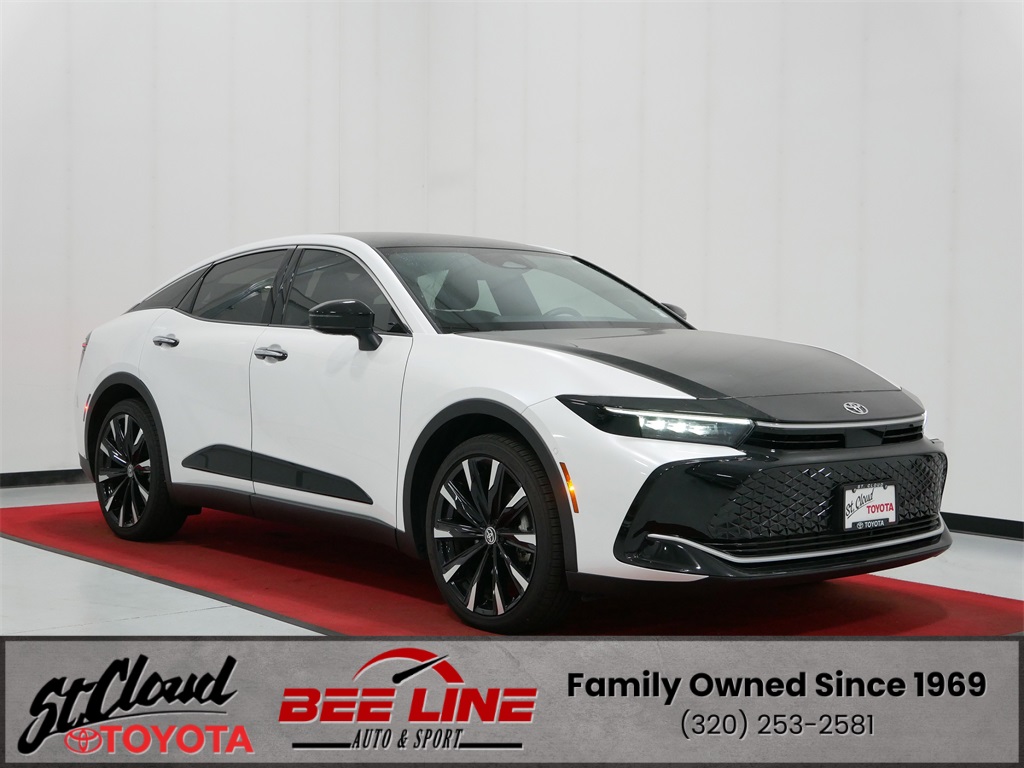 2025 Toyota Crown Platinum's photo