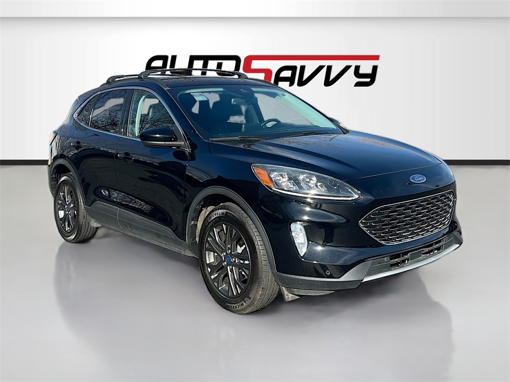 2022 Ford Escape Titanium's photo