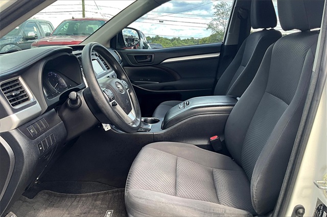 2018 White Toyota Highlander LE FWD SUV