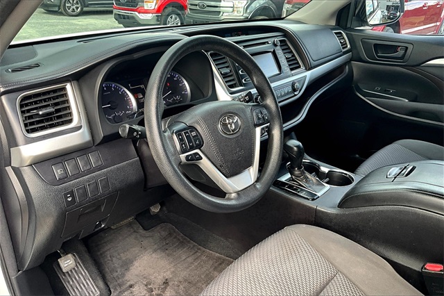 2018 White Toyota Highlander LE FWD SUV