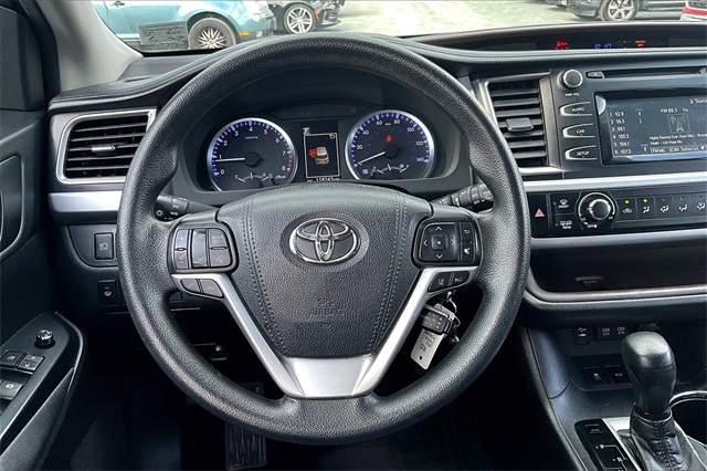2018 White Toyota Highlander LE FWD SUV