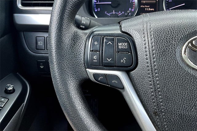 2018 White Toyota Highlander LE FWD SUV