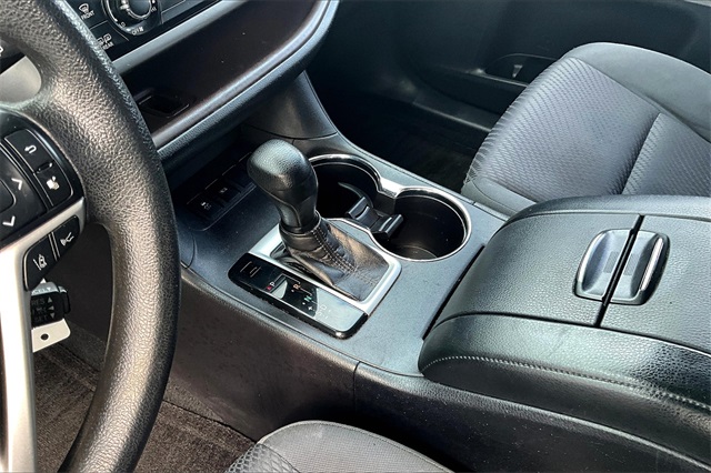 2018 White Toyota Highlander LE FWD SUV