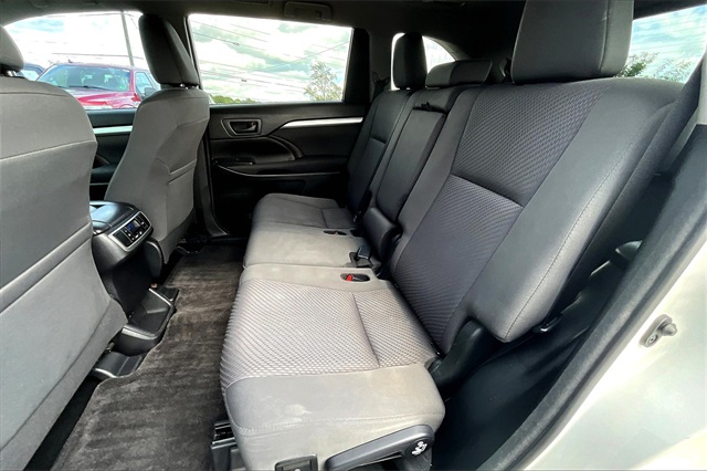 2018 White Toyota Highlander LE FWD SUV